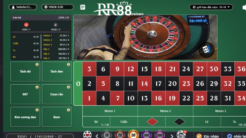 Roulette: Game cược dễ chơi dễ hốt bạc cho gà mờ tại RR88 3 Dealer sẽ thực hiện quay bánh xe sau khi cược thủ đặt tiền thành công